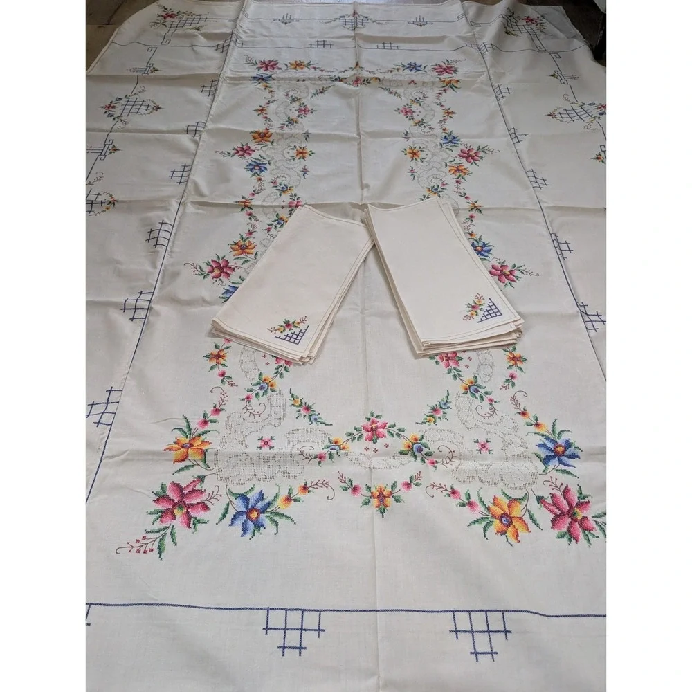 Handmade Vintage Peti Point Tablecloth + 12 napkins Never Used, 72 x‎ 108 inches